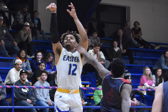 Elisha Hobbs shoots over a defender.